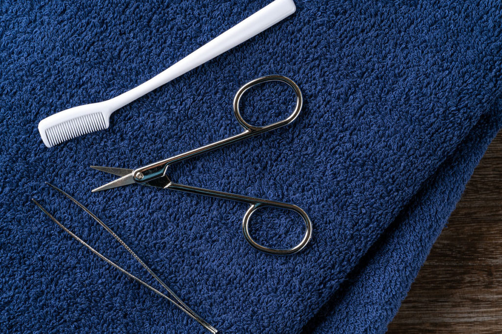 メンズメイク初心者必見!眉毛のケアに必要なアイテムと整え方