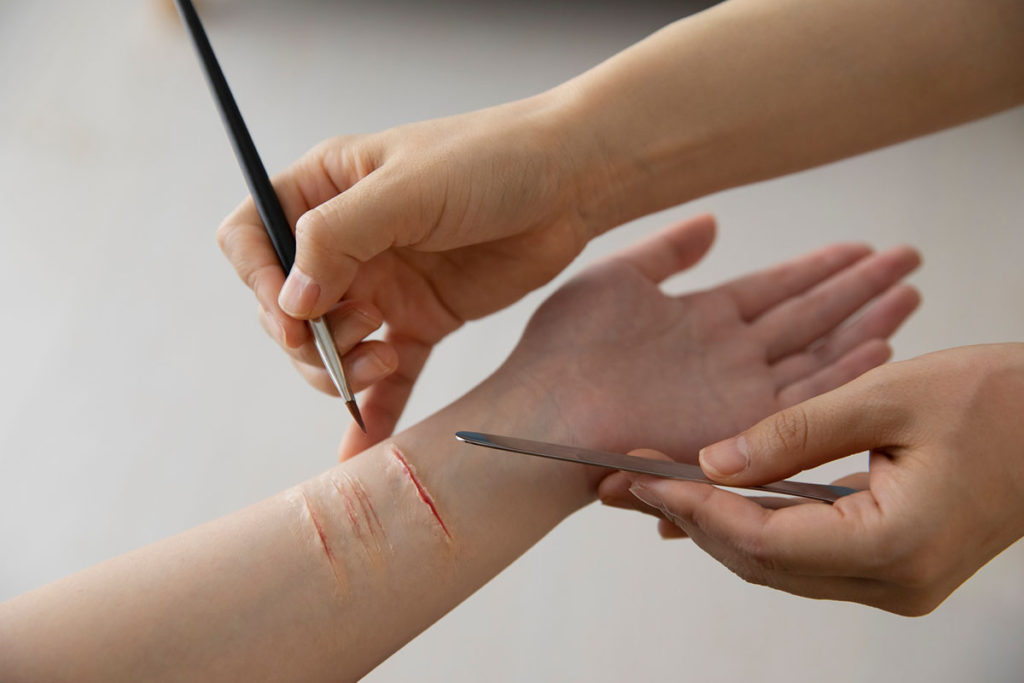 特殊メイクアップアーティストとは？気になる主な仕事内容