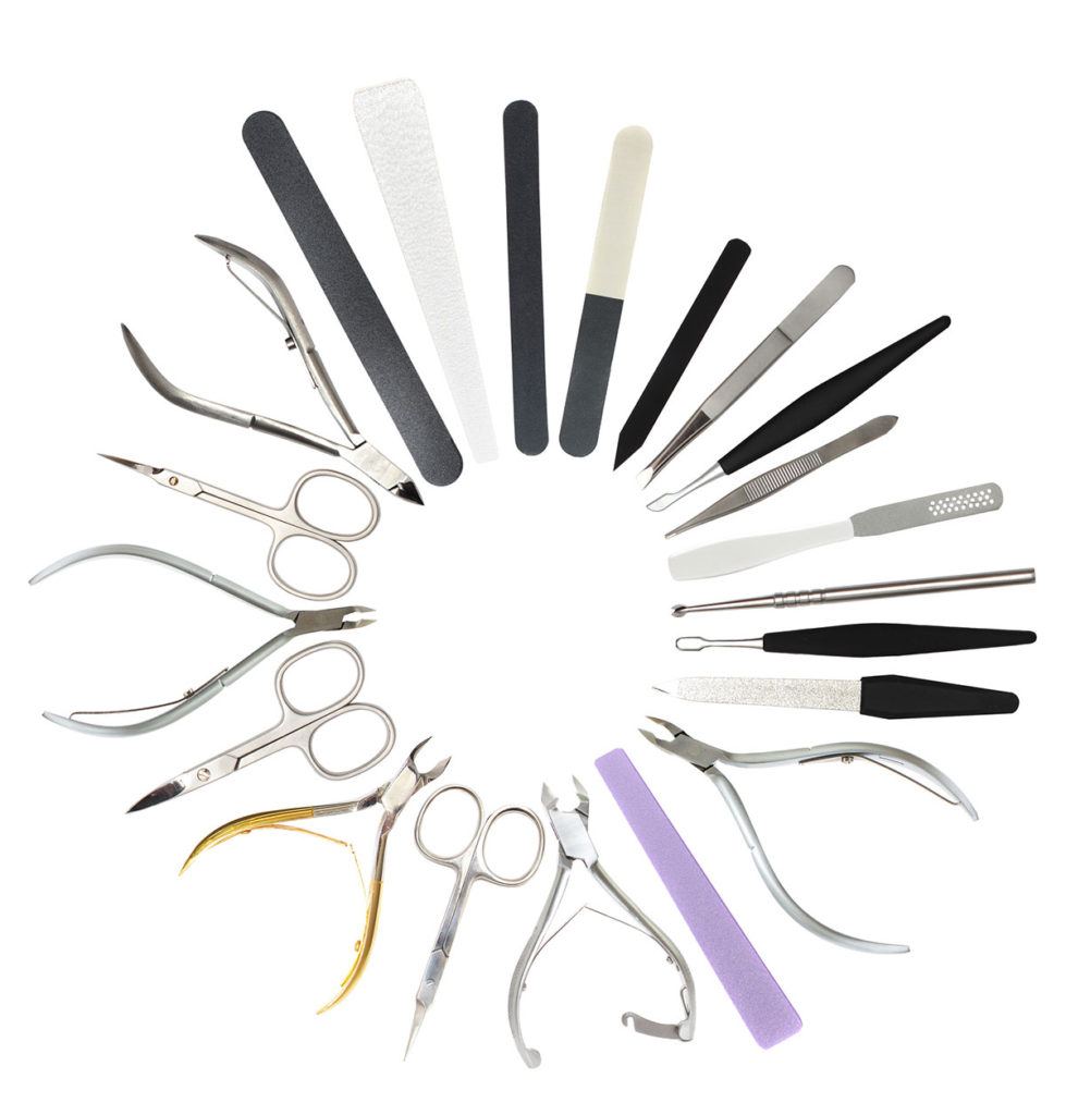 様々なネイルケア道具が並ぶ画像