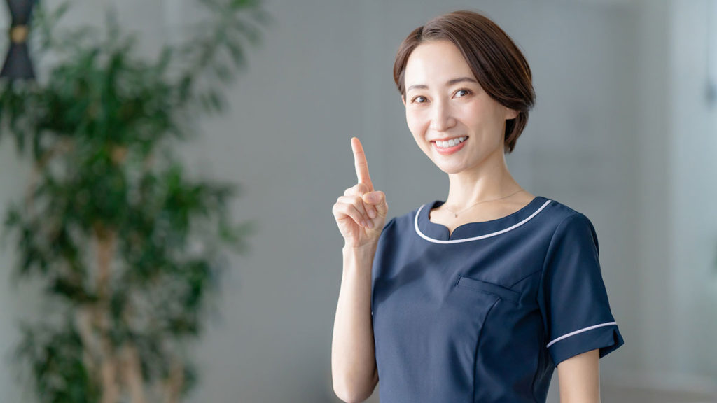 ネイリストの女性