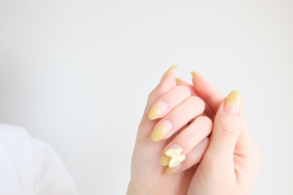 イエローフレンチのジェルネイル