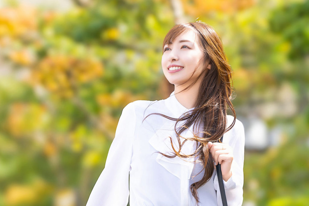 ネイルスクールに通う女性の画像