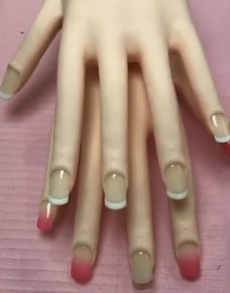 全工程が完成したモデルハンドの様子