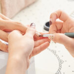 ジェルを塗布している画像