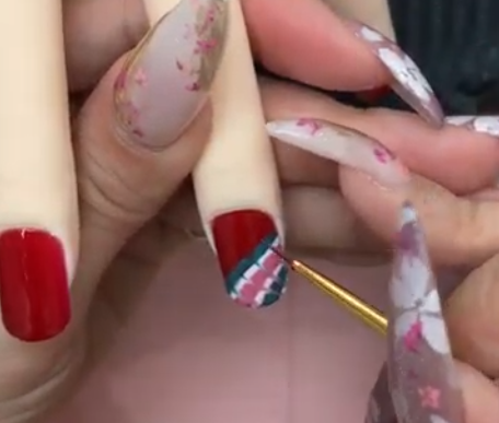 ジェルネイル技能検定試験にてピーコックアートを施すイメージ画像