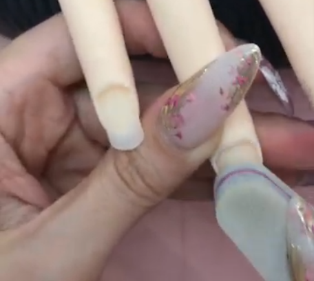 サンディングをしている画像