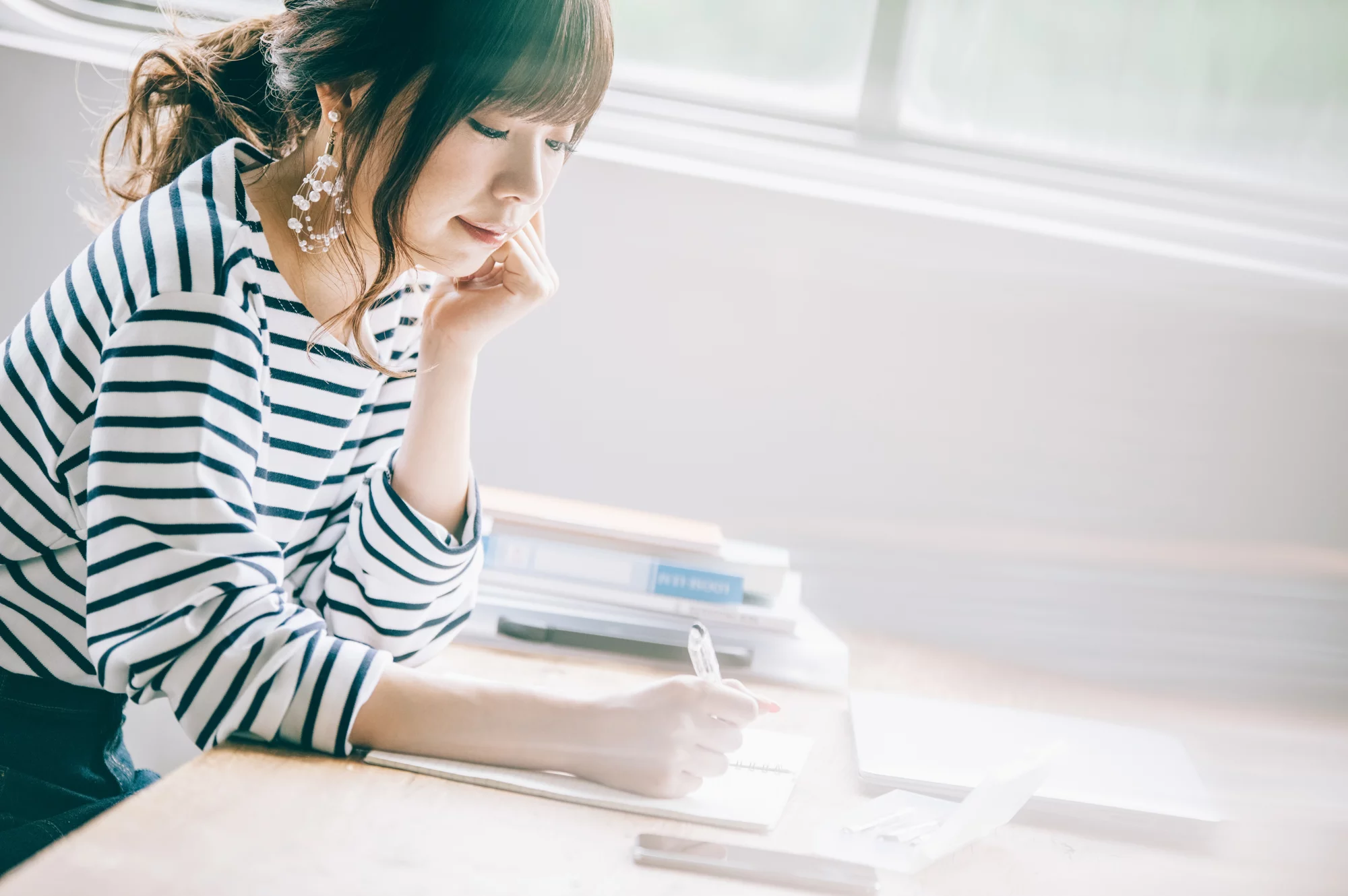 認定講師の勉強をしている女性の画像