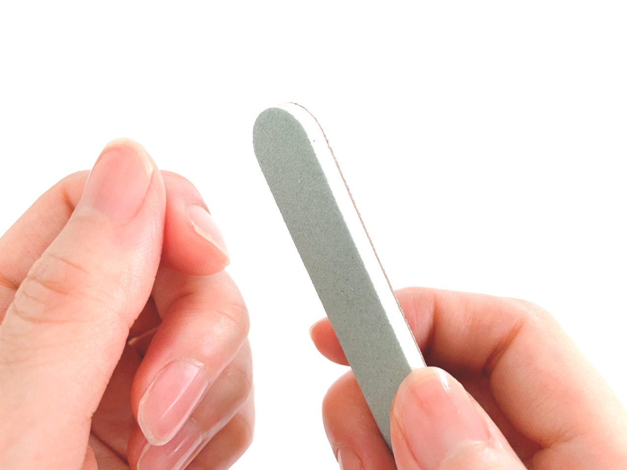 爪のケアをしている様子