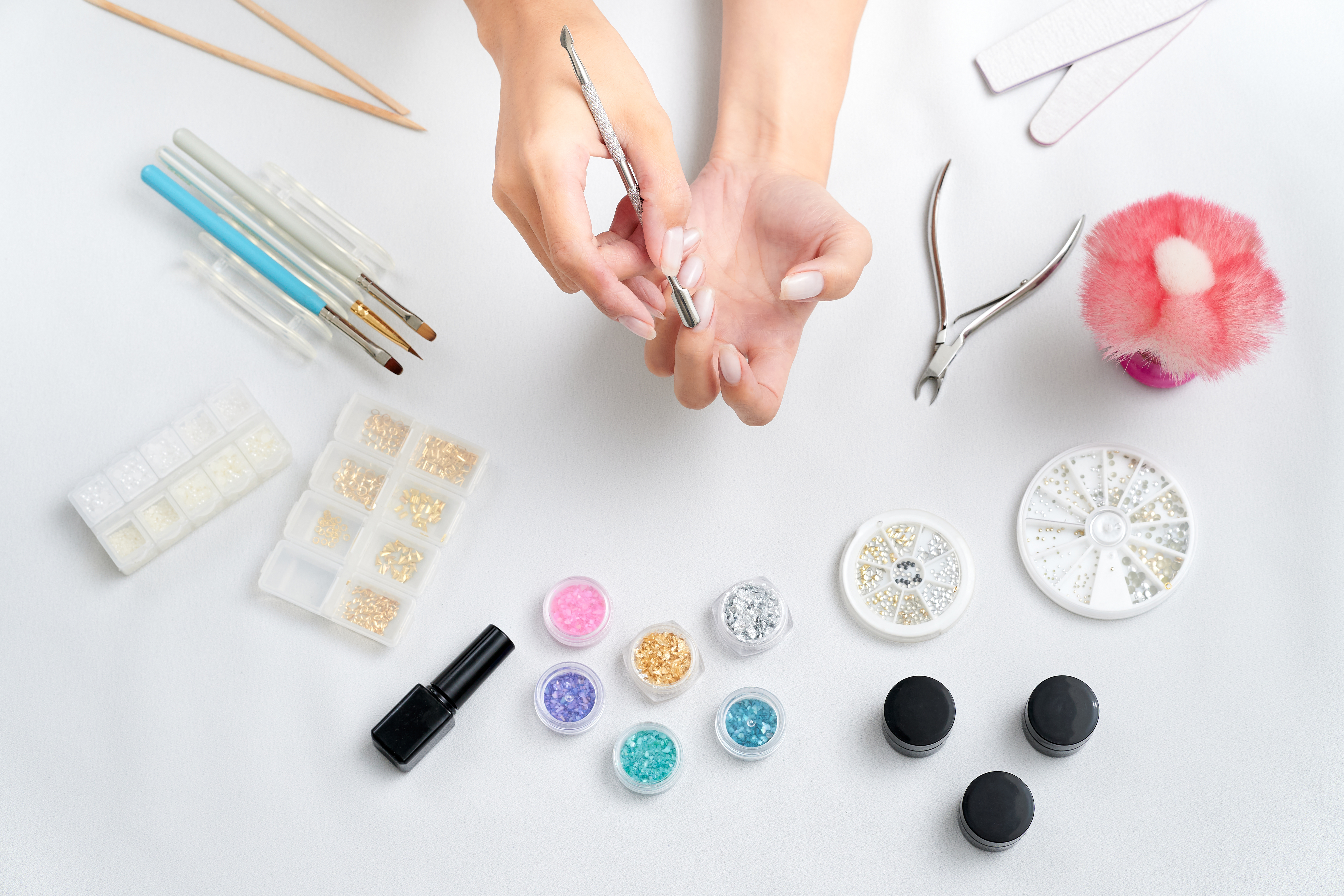 甘皮処理やネイルを行う際に必要な道具の画像