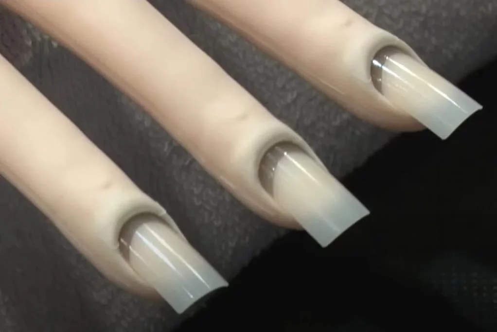 JNEC認定モデルハンドの爪先の画像