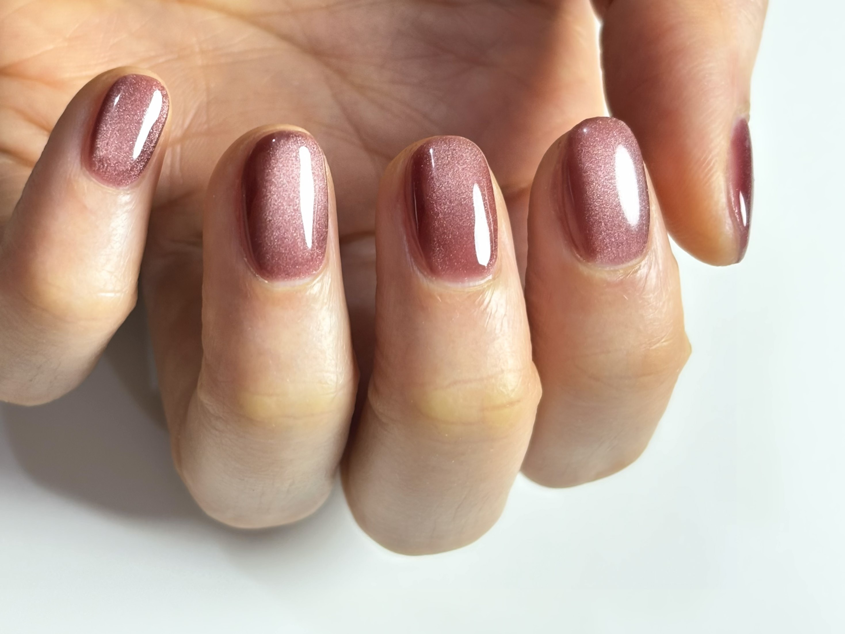 マグネットネイルのやり方｜基本の塗り方とデザイン別やり方解説