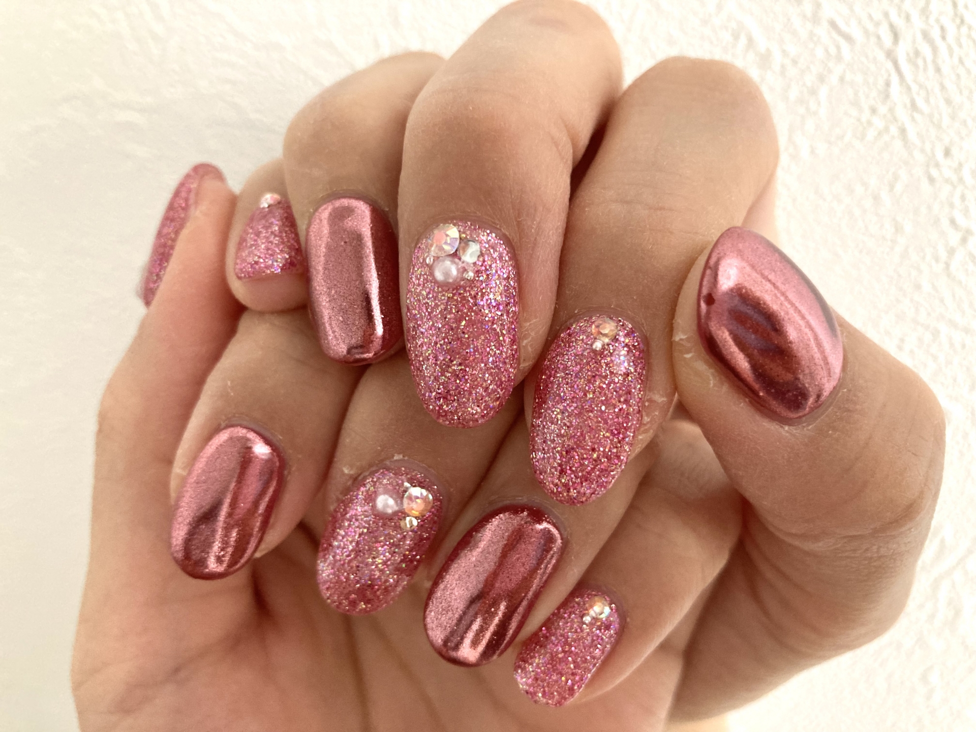 ピンクのミラーネイルデザイン