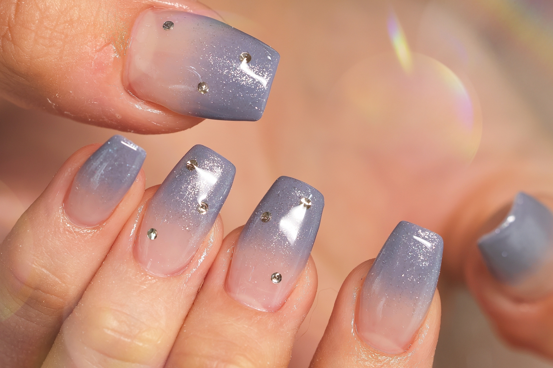 青色とラメのグラデーションネイル