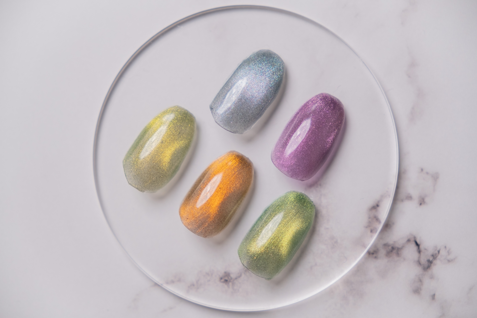 マグネットネイルが施されたネイルチップ