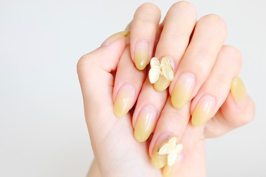 黄色のグラデーションネイル