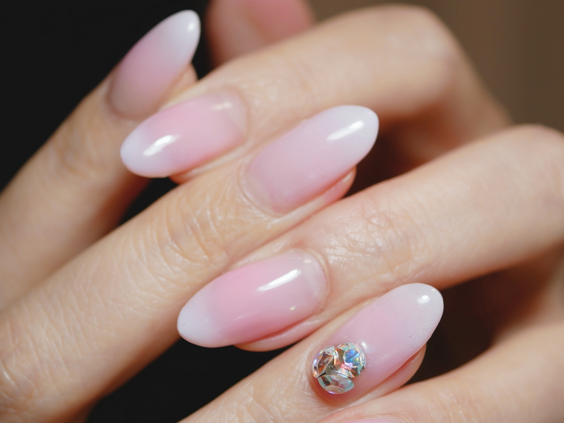 根元グラデーションネイル（逆グラデーションネイル）