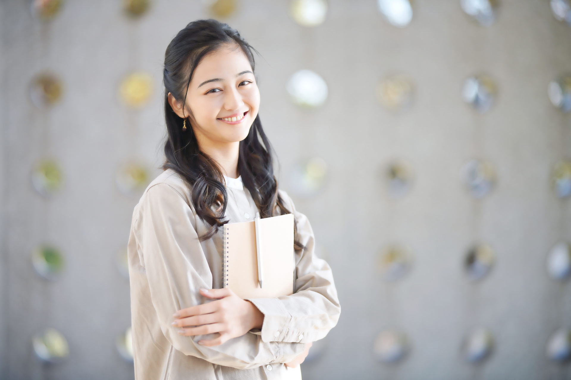 ネイリストの女性画像