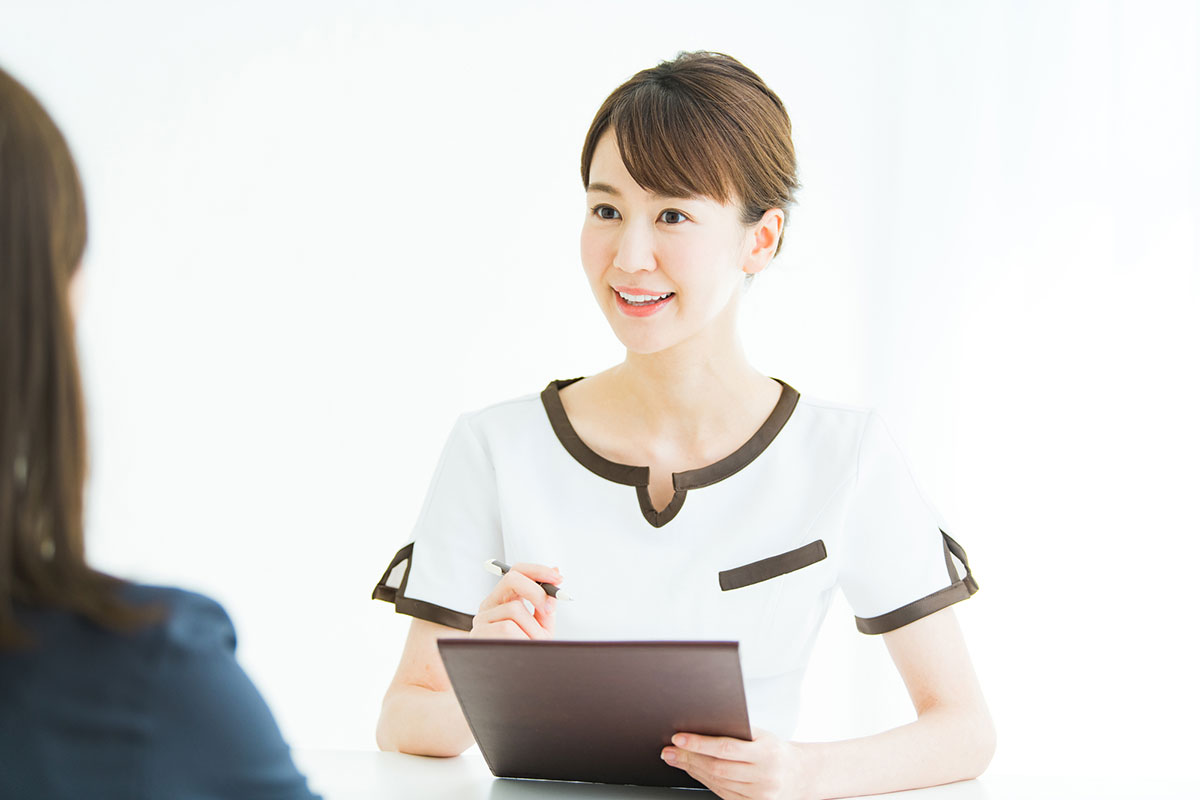 美容部員 Ba になるには 資格の必要性や他の美容系職種との違い 美容 専門の学校 アフロート専門学園 東京 埼玉 千葉 名古屋 横浜 大阪 京都 神戸 札幌